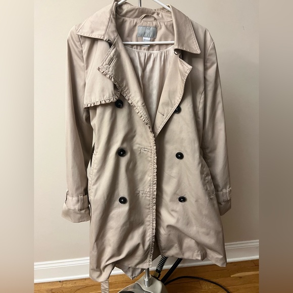 Tan mid length H&M trench coat with ruffle - size 10 - Picture 1 of 4